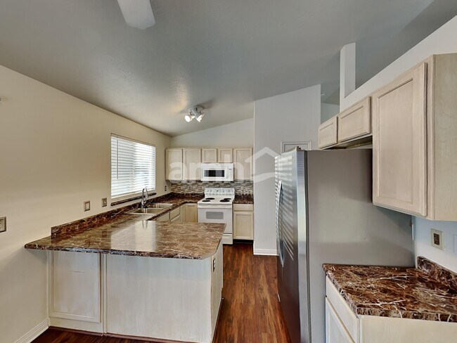 Building Photo - 5976 S Stone Flower Way