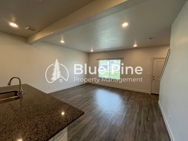 Foto del edificio - 196 Emery Ln