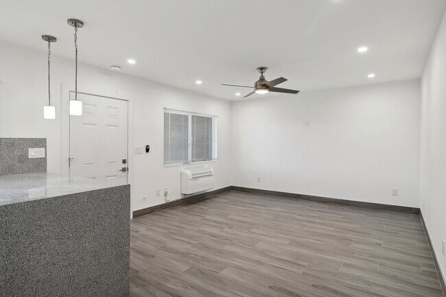 Foto del edificio - 330 N 1st St