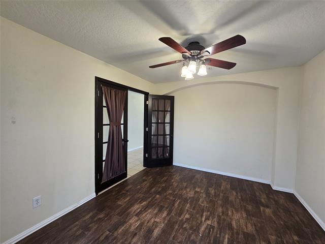 Foto del edificio - 1108 Grand Central Pkwy