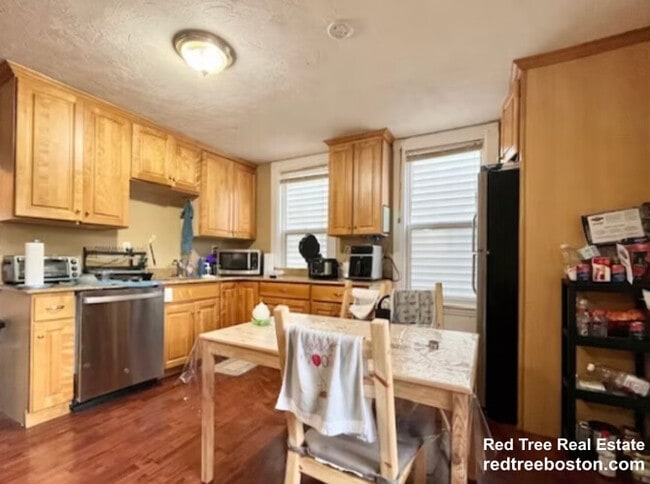 Unit 2 - 6 Eldora St