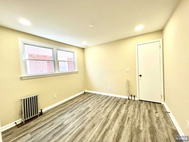 Foto del edificio - 48 Kennedy Dr