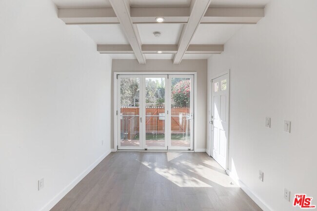 Foto del edificio - 31 Breeze Ave