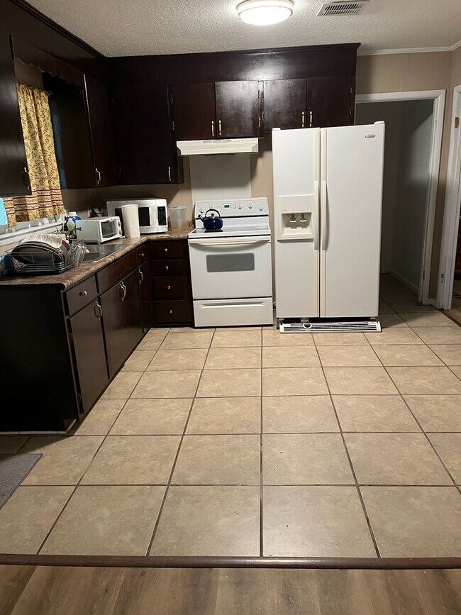 Foto del edificio - 1002 E University Dr