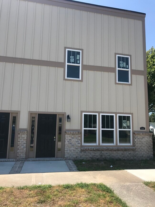 Front Entrance - 1201 Evans St