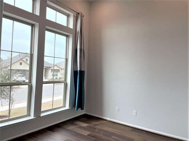 Foto del edificio - 156 Santa Maria St