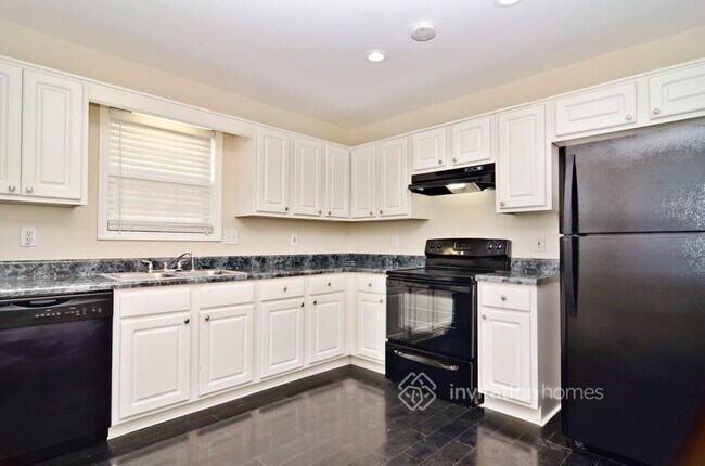 Building Photo - 7237 Brittany Way