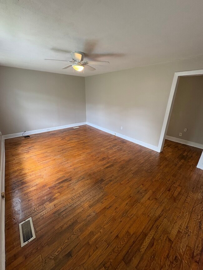 Foto del edificio - 407 Douglas Ln
