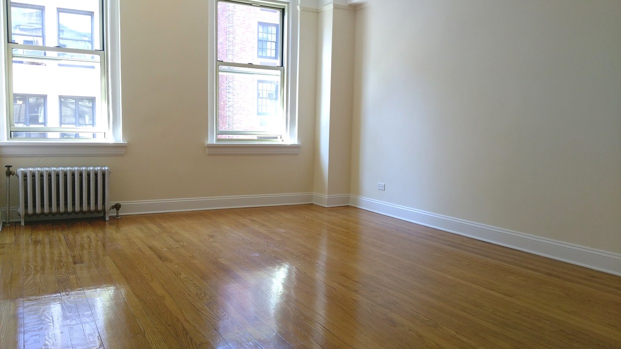 Foto principal - 65 E 10th St