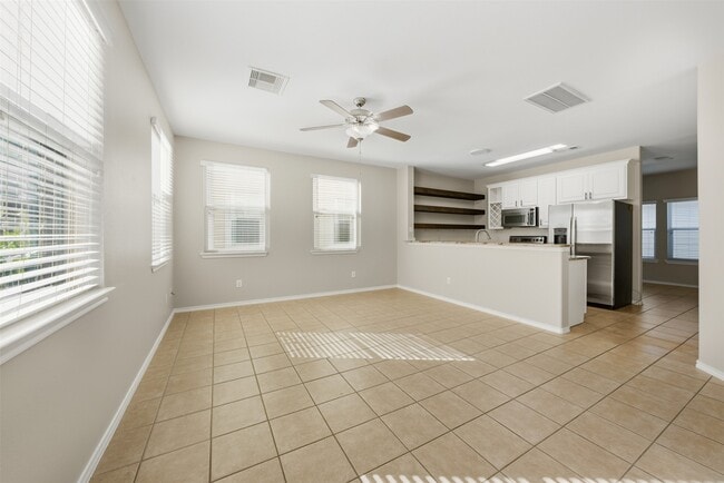 Building Photo - 1929 Kemah Village Dr