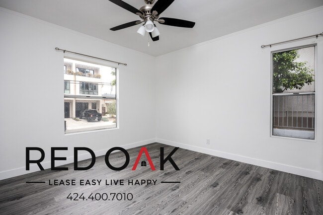 Building Photo - Stunning One Bedroom with Sunny Windows, U...