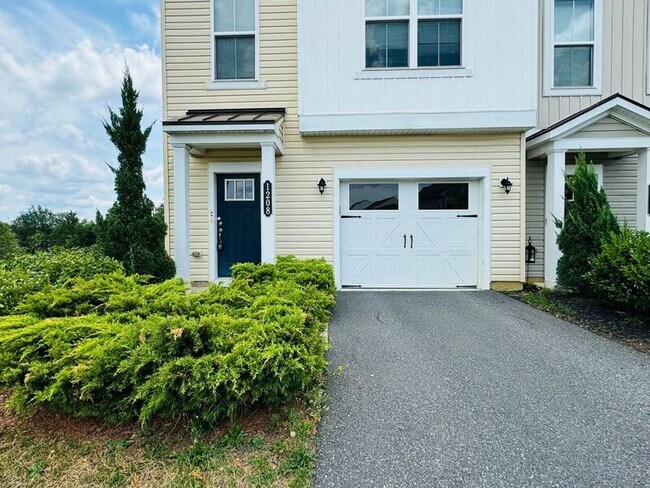 Foto del edificio - 1208 Hudgins Farm Cir