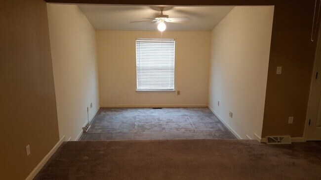 Foto del edificio - 317 Bainbridge Dr