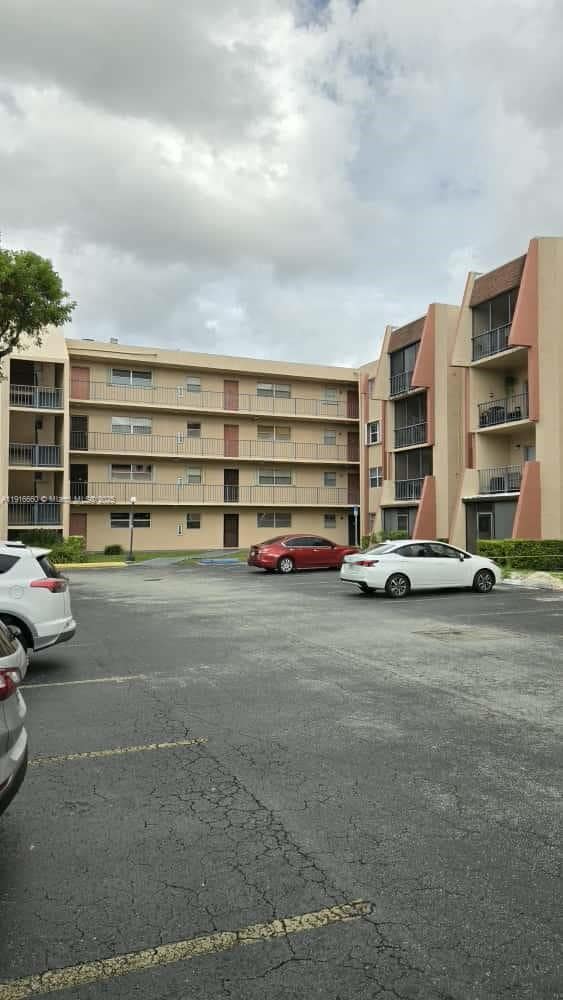 Foto del edificio - 13707 Kendale Lakes Cir