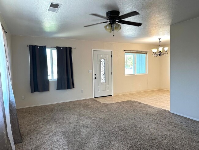 Building Photo - Cute well maintained home, convenient Anderson location