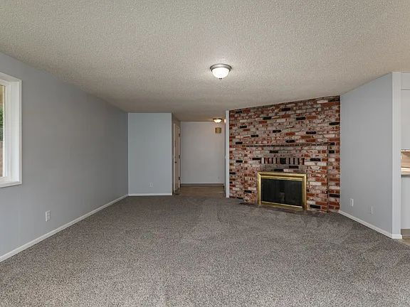 Foto del edificio - "Charming 3-Bedroom Scappoose Retreat with Cozy Fireplace & 2002 Sq Ft of Comfort!"