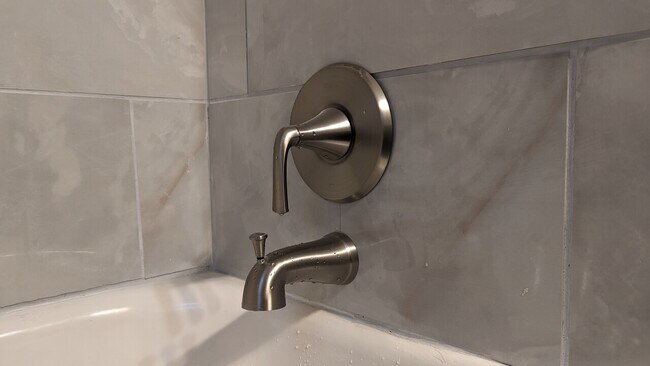 Foto del edificio - 5042 Mardel Avenue