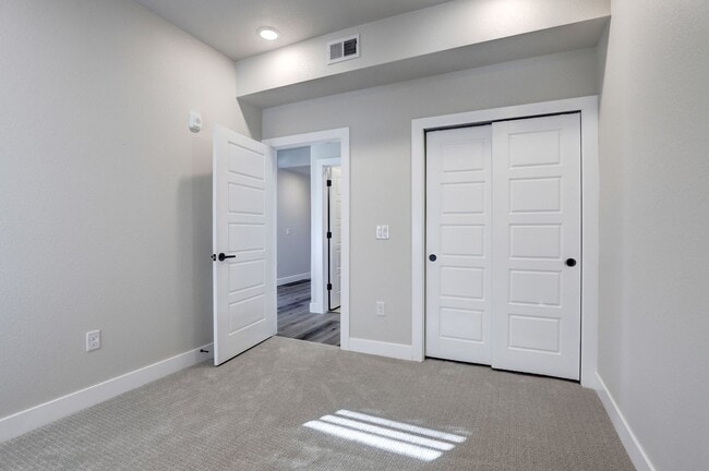 Building Photo - Brand new 2 BR 2 bath condo with stunning ...