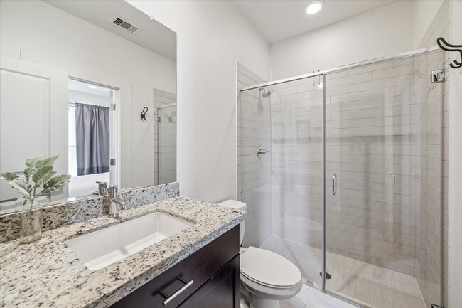 Building Photo - 2118 Sabine St