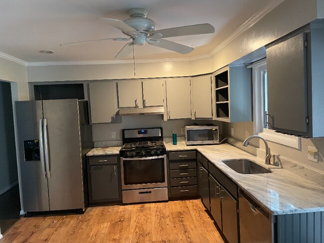 Building Photo - 8511 Canterbury Dr