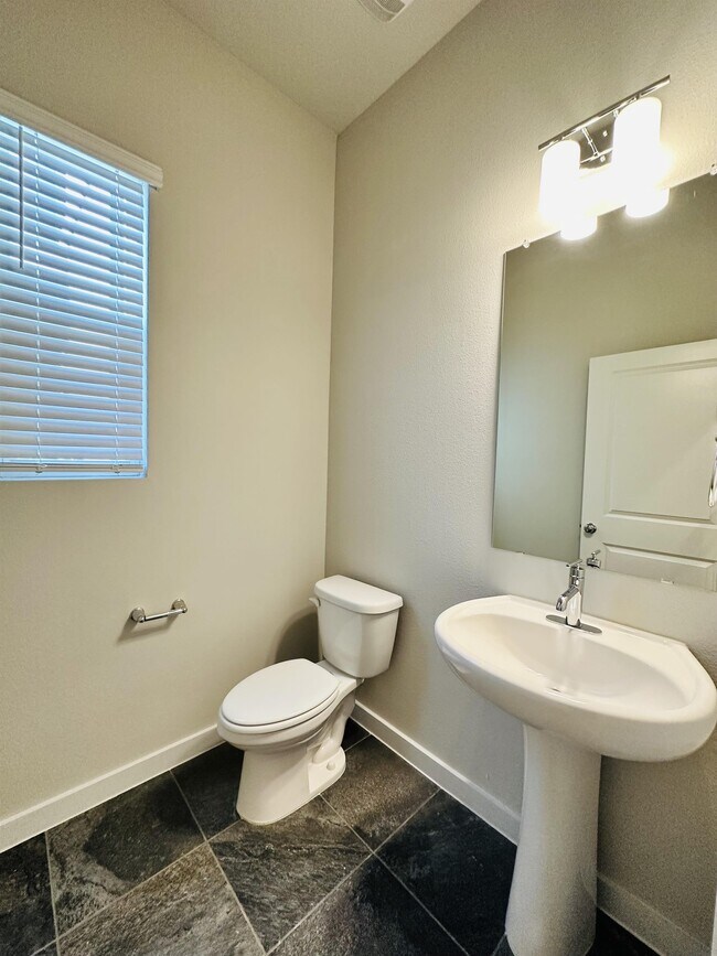 Foto del edificio - 1304 Limelight Ln