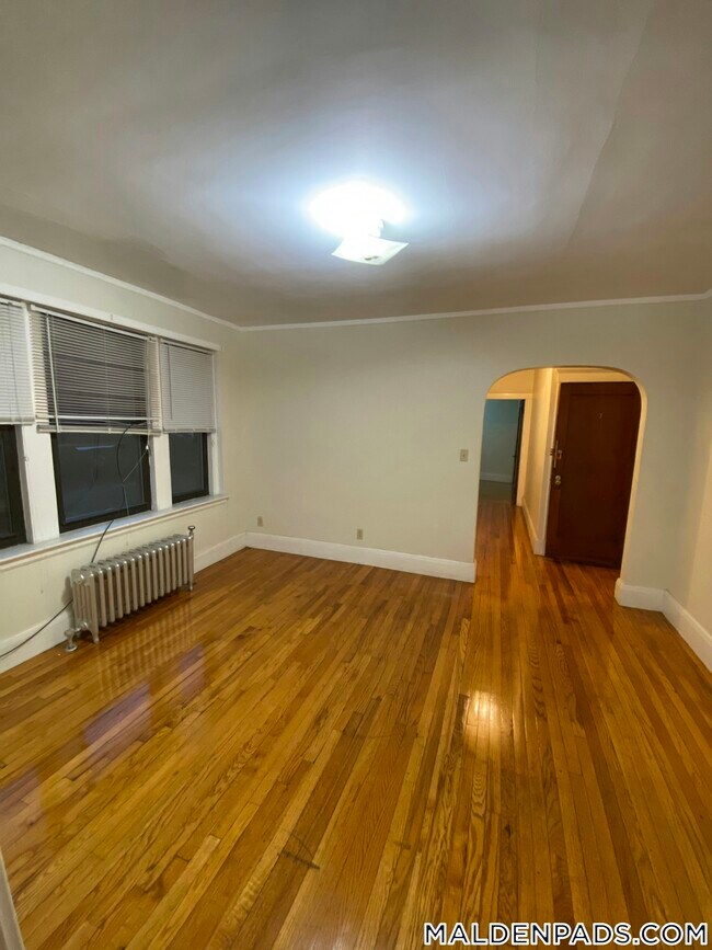 Building Photo - 349 Pleasant St