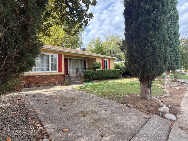 Foto del edificio - 3-bedroom, 2-bathroom home located in the desirable Garden Tract Subdivision