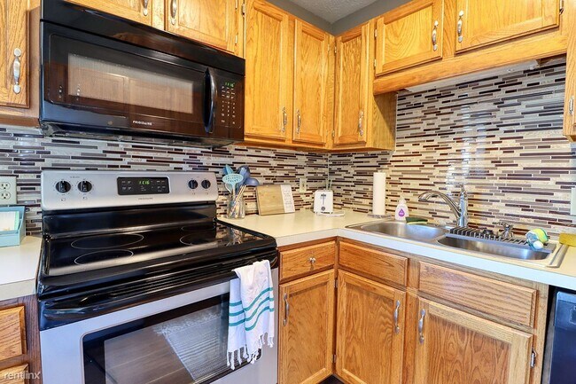 Foto del edificio - 3 br, 2 bath House - 12724 Hartman Avenue