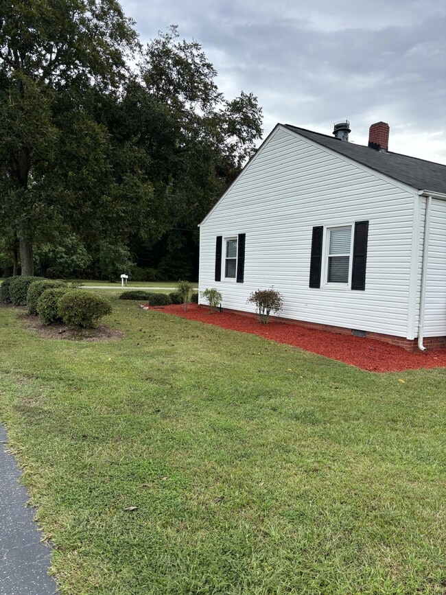 Foto del edificio - 9814 Stricklands Crossroads Rd