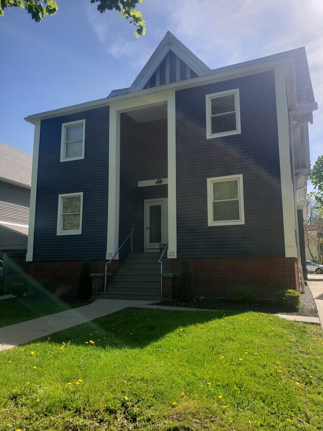 35 Norwood Ave Unit 33 upper, Buffalo, NY 14222 Apartments in Buffalo