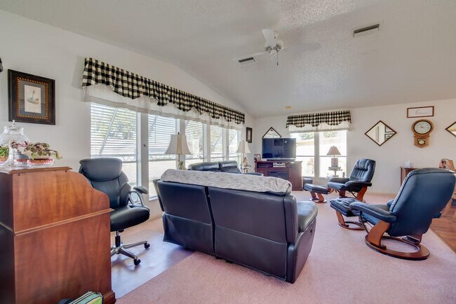 Building Photo - 1621 Magnolia Ave