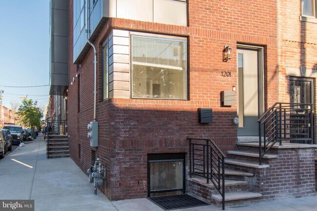 Building Photo - 1201 S 21st St