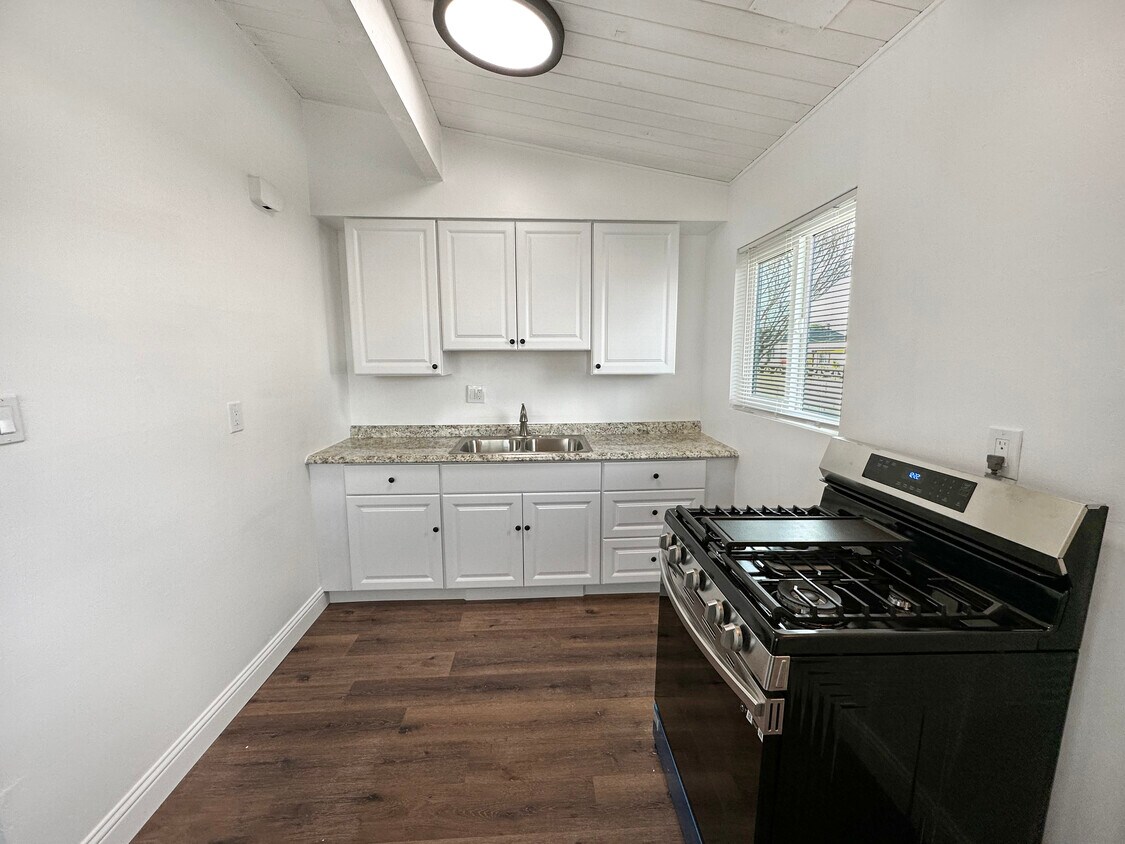 Kitchen - 337 N K St