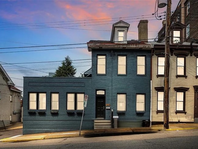 Foto del edificio - 375 1/2 Main St