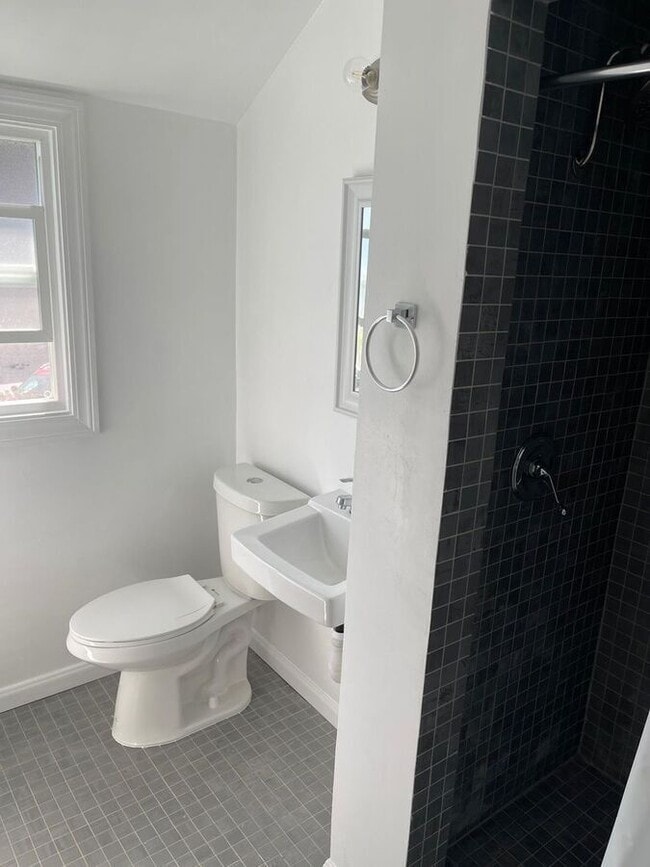 Building Photo - 1925 10th Street-14