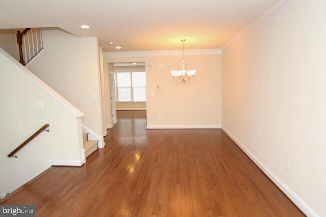 Foto del edificio - 8043 Reserve Way