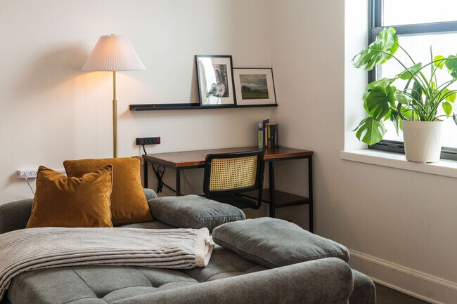 Foto del edificio - 758 North Broadway-SI ID1379068P