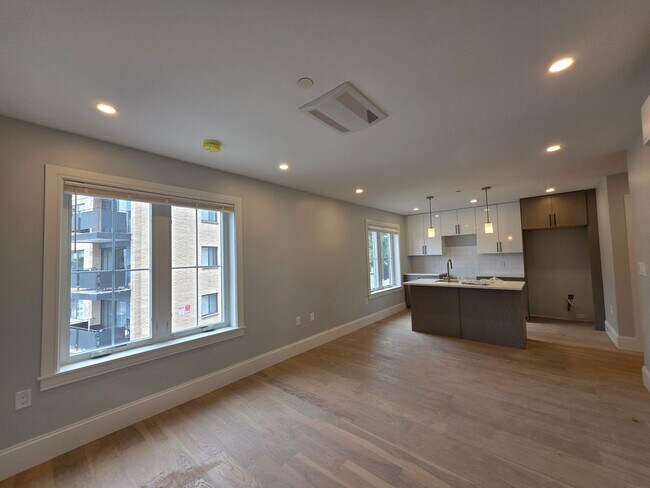 Building Photo - 421 Market St