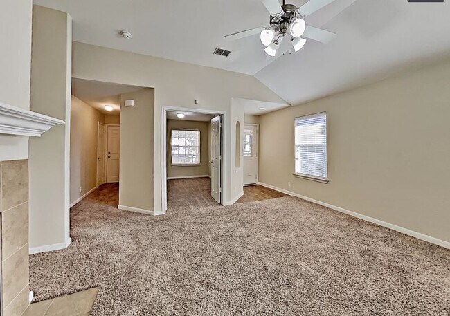 Foto del edificio - 10315 Buescher Ln