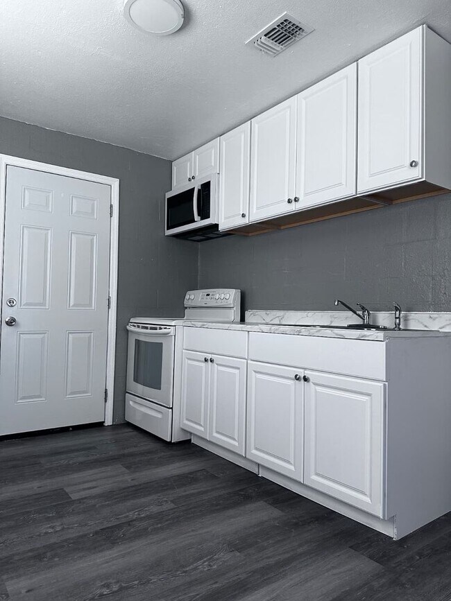 Foto del edificio - 307-309 3RD TERRACE SW, MULBERRY, FL 33860