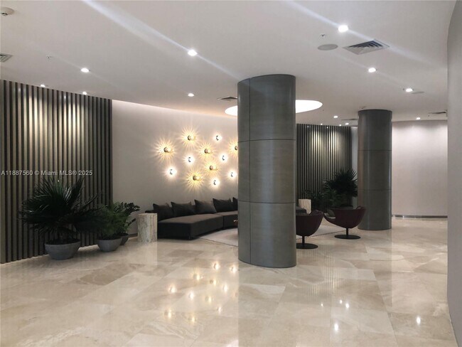 Foto del edificio - 10275 Collins Ave