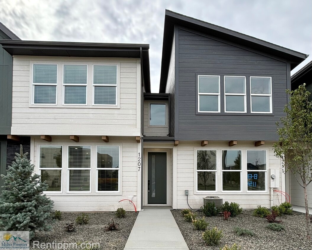 Primary Photo - 1207 N Webb Wy