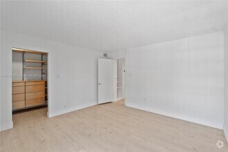 Building Photo - 6886 N Kendall Dr