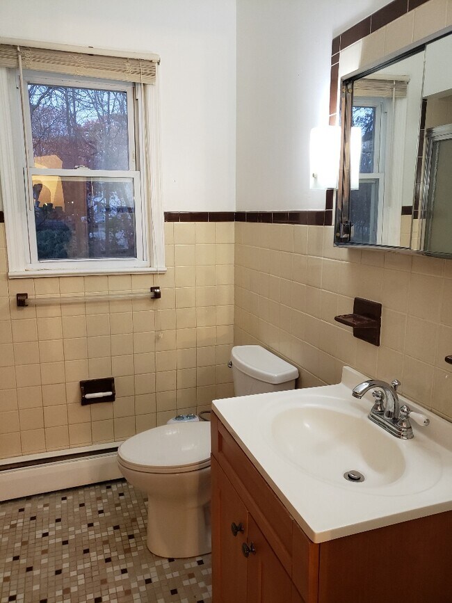 31 Farview Ter Unit 2, Paramus, NJ 07652 Apartments in Paramus, NJ