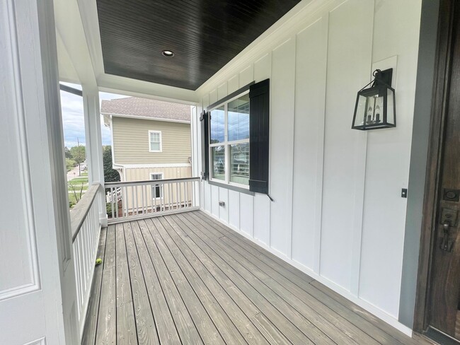 Building Photo - Stunning 5BD, 4.5BA Home in the Heart of R...