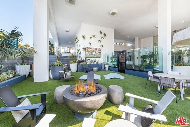 Building Photo - 25 S 15th Pl