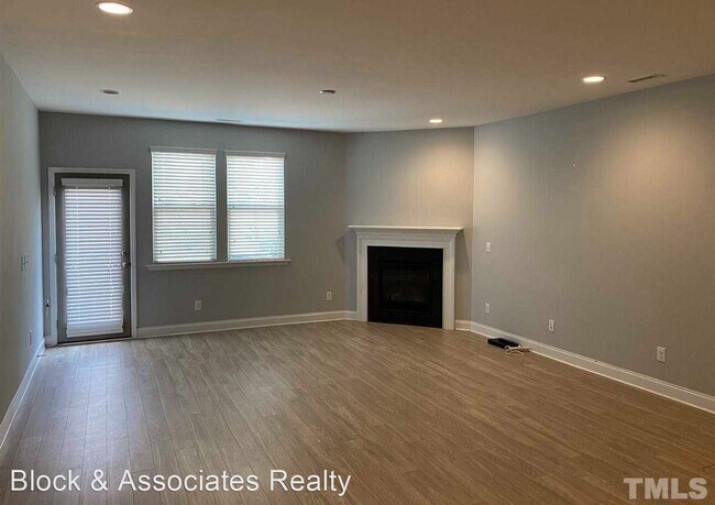 Building Photo - 3 br, 2.5 bath House - 314 Rubrum Drive