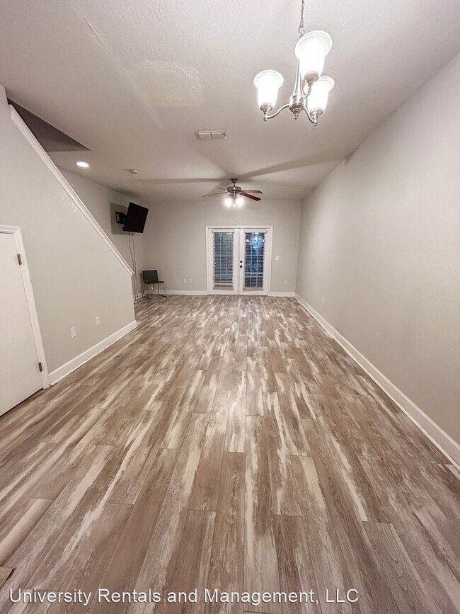 Building Photo - 2 br, 2.5 bath House - 2508 SW 35th Place ...