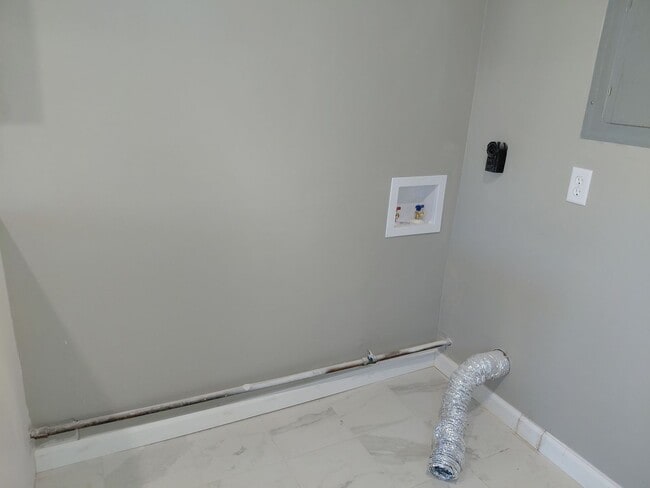 Building Photo - 1949 Beck St