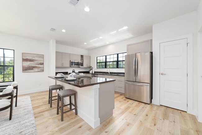 Building Photo - 11916 S Hoa Sen Cir